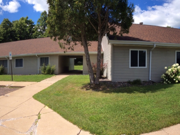 Chequamegon Apts Building Exterior (Panoramic)