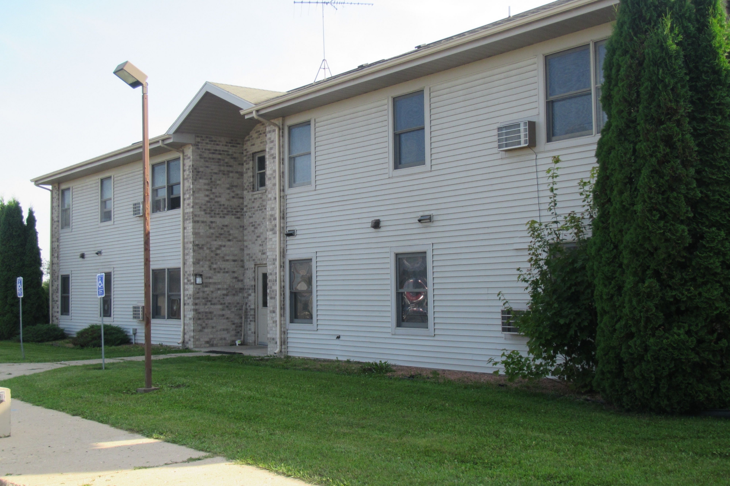 Meadow View Building Exterior (Lot Side)