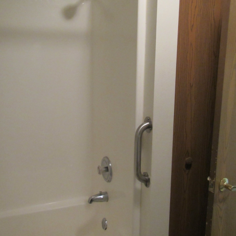 Pines Apts (6)