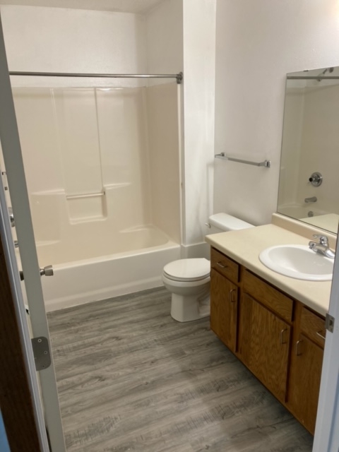 Pinewood Apts (7)